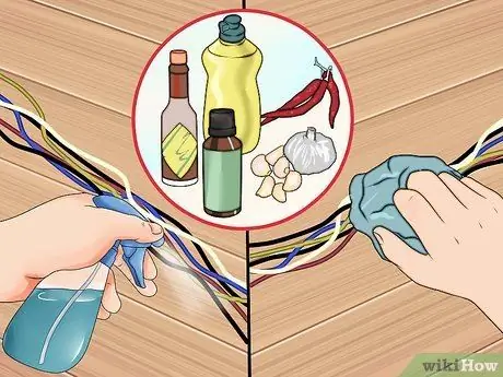 Не позволяйте кошкам жевать электрические шнуры и зарядные устройства Шаг 8