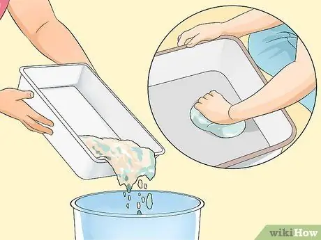 Очистите туалетный лоток Шаг 6