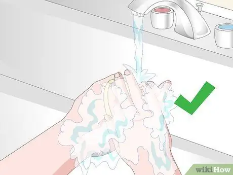 Утилизируйте наполнитель для кошачьего туалета Шаг 7