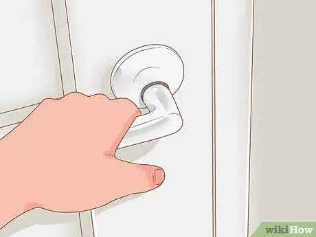 Заставьте кошку вылезти из-под кровати Шаг 5