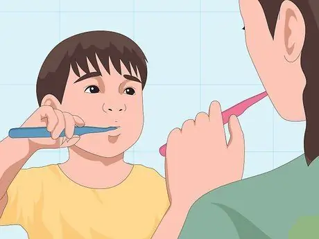 Учите детей ставить носок на ступню Шаг 7