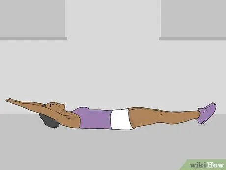 Сделайте джек-нож, присядьте, шаг 1