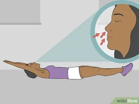 Сделайте джек-нож, присядьте, шаг 2