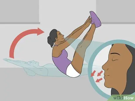 Сделайте джек-нож, присядьте, шаг 3