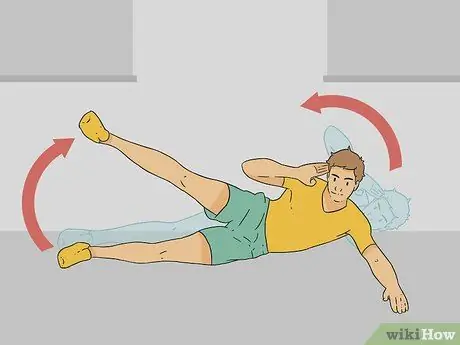 Сделайте джек-нож: присядьте, шаг 8