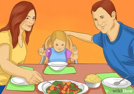 Заставьте вашего малыша есть с посудой Шаг 10