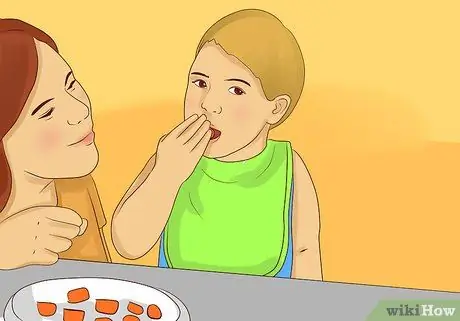 Заставьте вашего малыша есть с посудой Шаг 15