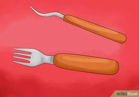 Заставьте вашего малыша есть с помощью посуды Шаг 5