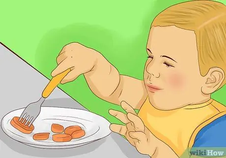 Заставьте вашего малыша есть с посудой Шаг 6