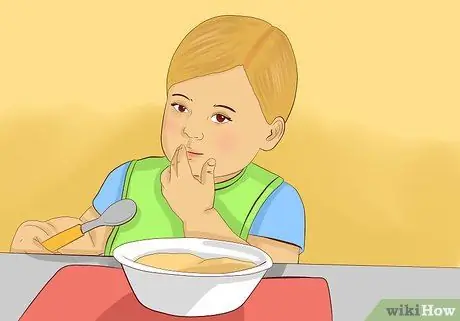 Заставьте вашего малыша есть с посудой Шаг 9