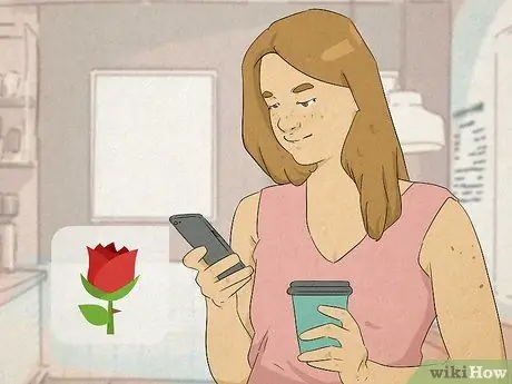 Какие эмодзи будет использовать девушка, если вы ей нравитесь Шаг 12