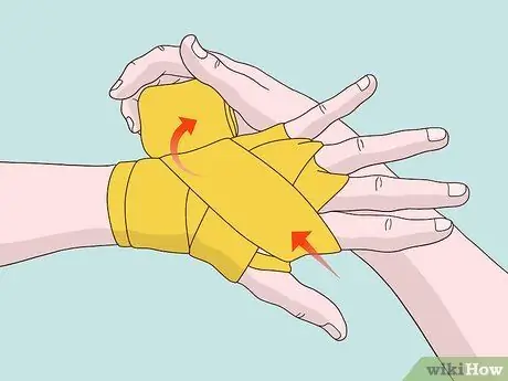 Носите бинты для рук Шаг 6