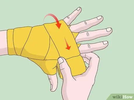 Носите бинты для рук Шаг 9