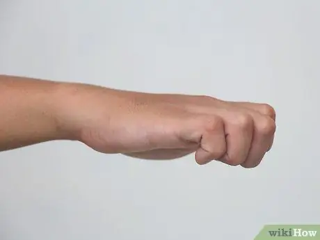 Сожмите кулак Шаг 2