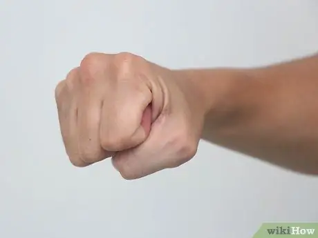 Сожмите кулак Шаг 4