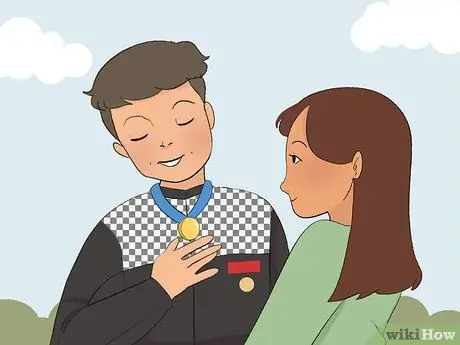 Узнайте, влюблен ли в вас мальчик Шаг 1