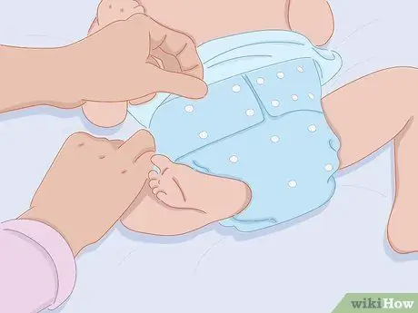 Не позволяйте малышу снимать подгузник Шаг 2