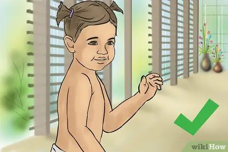 Не позволяйте малышам снимать одежду Шаг 10