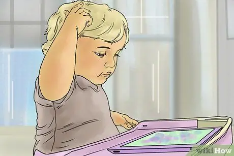 Не позволяйте малышам снимать одежду Шаг 5