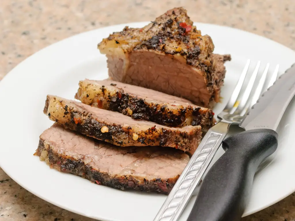 3 способа приготовить грудинку в духовке