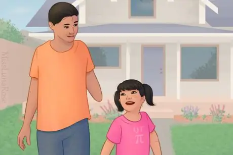 Папа гуляет со шрамом дочери