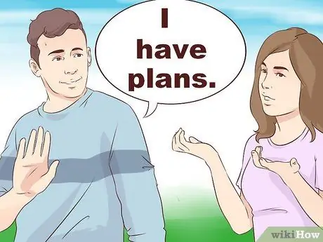 Медленно отдаляйтесь от человека Шаг 3