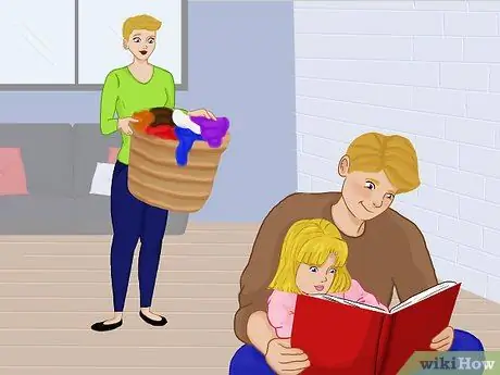 Знайте, когда ваш ребенок достаточно взрослый, чтобы сидеть за няней Шаг 8