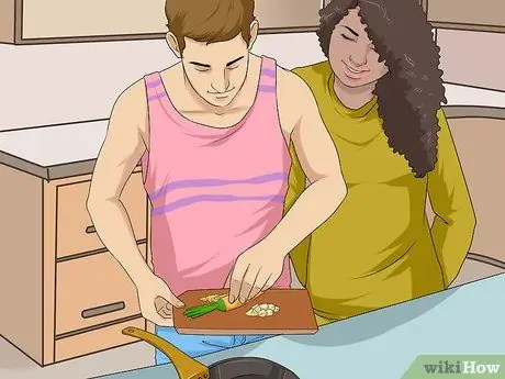 Покажите жене или мужу, что вы их искренне любите Шаг 10