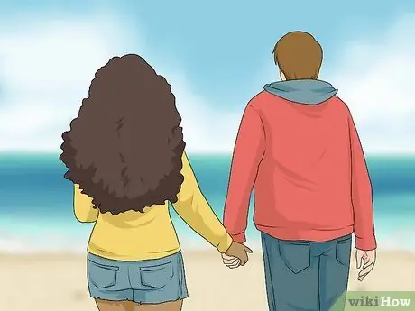 Утешайте девушку, когда она расстроена Шаг 12