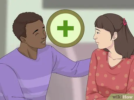 Утешайте девушку, когда она расстроена Шаг 6