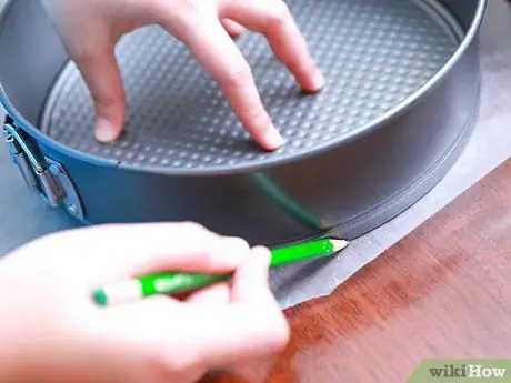 Извлеките чизкейк из пружинной формы Шаг 12