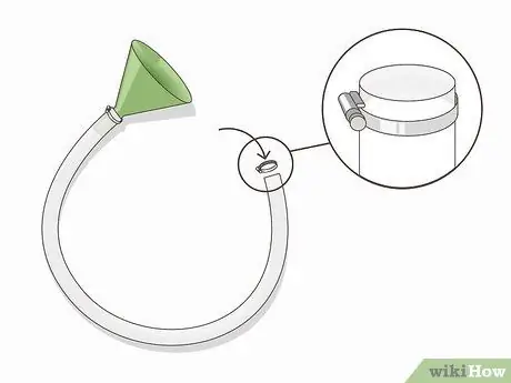 Сделайте пивной бонг Шаг 6