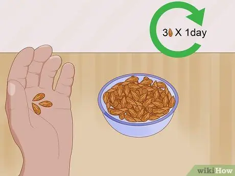 Съешьте семена абрикоса Шаг 8