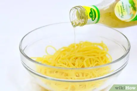 Приготовить салат с лапшой шаг 12