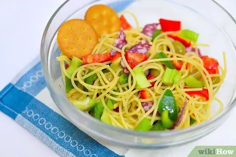 Приготовить салат с лапшой шаг 14