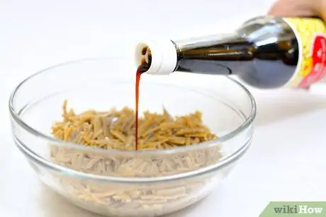 Приготовить салат с лапшой шаг 5