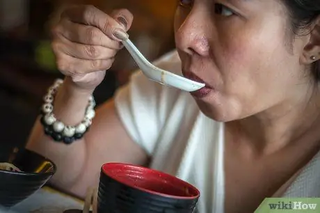 Соблюдайте манеры в ресторане, шаг 3