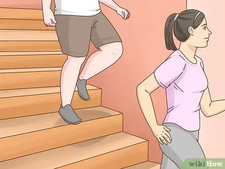 Разобраться со взломщиком, ворвавшимся в ваш дом, шаг 2