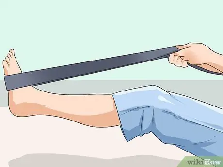 Выполняйте растяжку передних бедер стоя, шаг 6