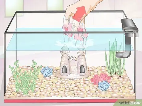 Очистка аквариумных украшений, шаг 1