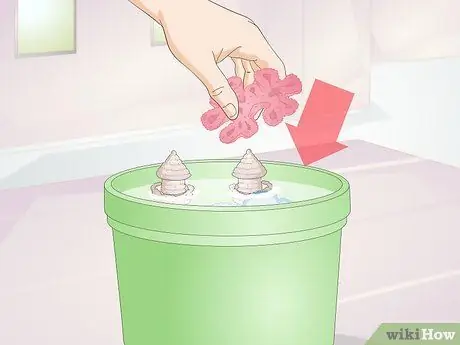 Очистите аквариумные украшения Шаг 8