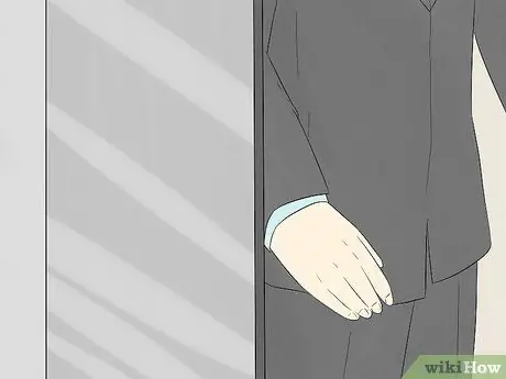 Соблюдайте правила этикета для лифтов, шаг 2