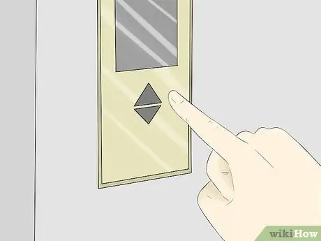 Соблюдайте правила этикета для лифтов, шаг 4