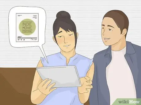 Попросите парня пригласить вас на свидание Шаг 6