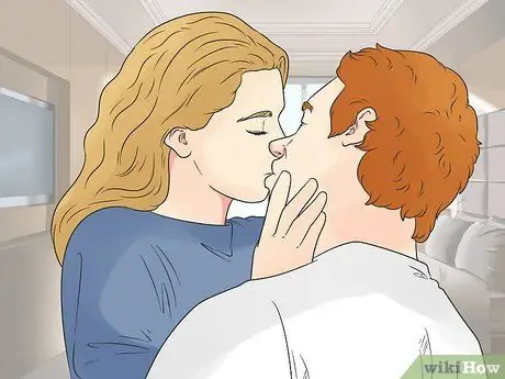 Застенчивый парень признает, что ты ему нравишься Шаг 11