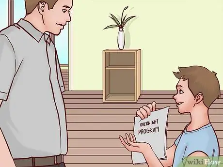 Убедите маму позволить вам переночевать Шаг 14