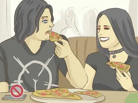 Привлечь девушку-готку Шаг 8