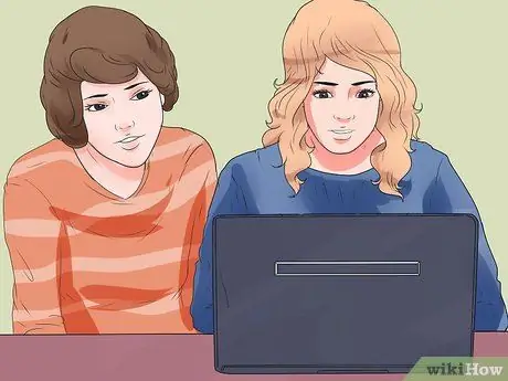 Поднимите настроение другу после расставания Шаг 11