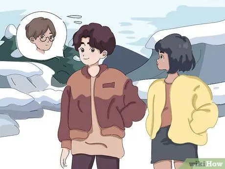 Поговорите с девушкой, которая вам нравится, если у нее есть парень Шаг 1