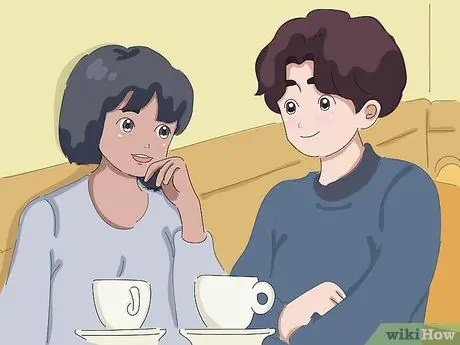 Поговорите с девушкой, которая вам нравится, если у нее есть парень Шаг 8